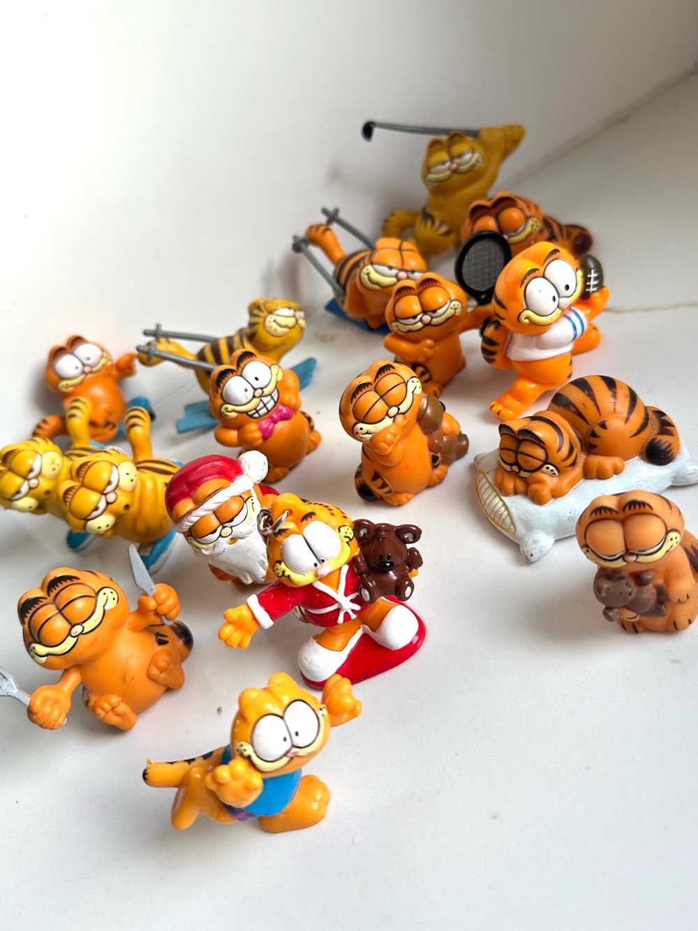 17 Vintage Garfield Mini figures